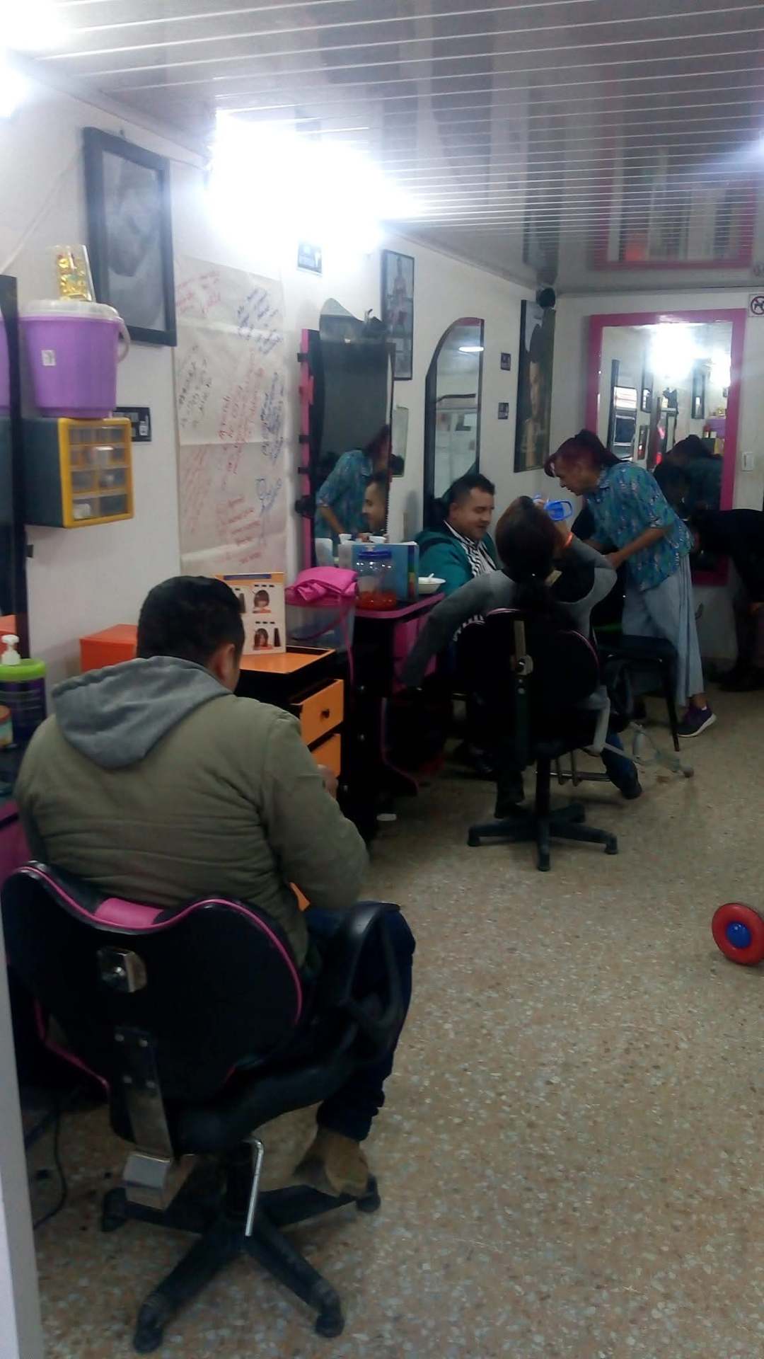 Atención y formación en el área de peluquería de la fundación